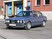 BMW e21 blue